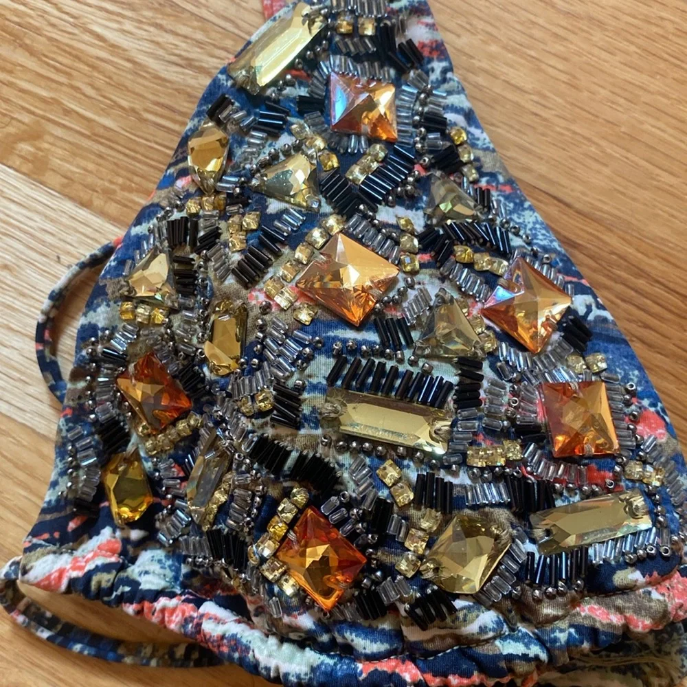 Victoria Secret jeweled triangle bikini to. Size large. - Picture 5 of 5